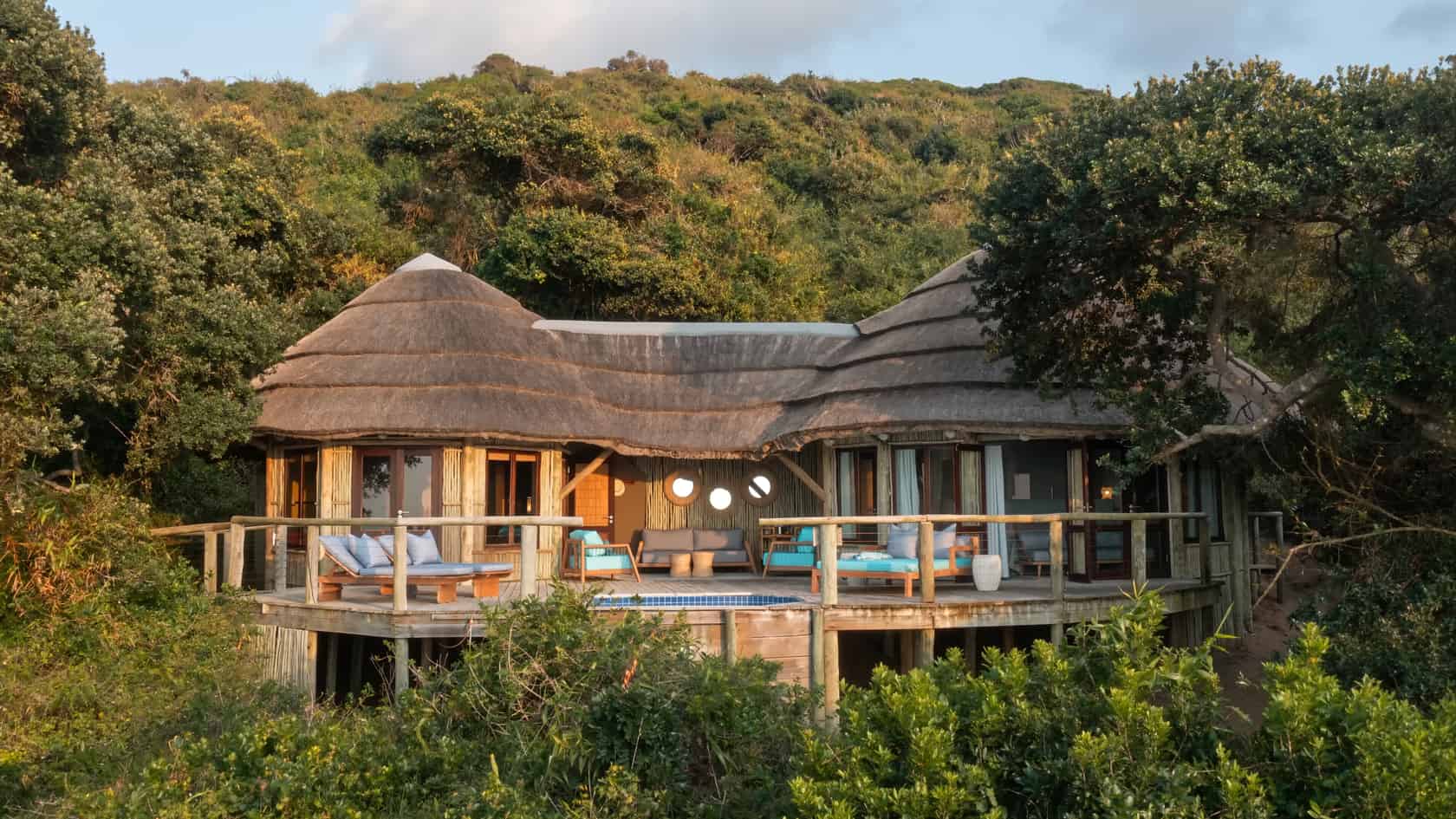 Thonga Beach Lodge — first-paint frame